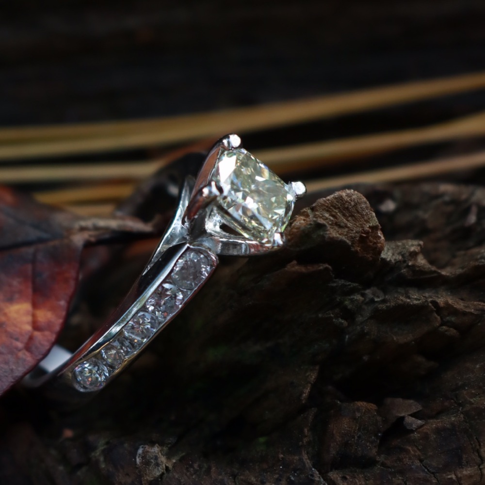 14k Exceptional VS1 Diamond Ring - Picture 3 of 8